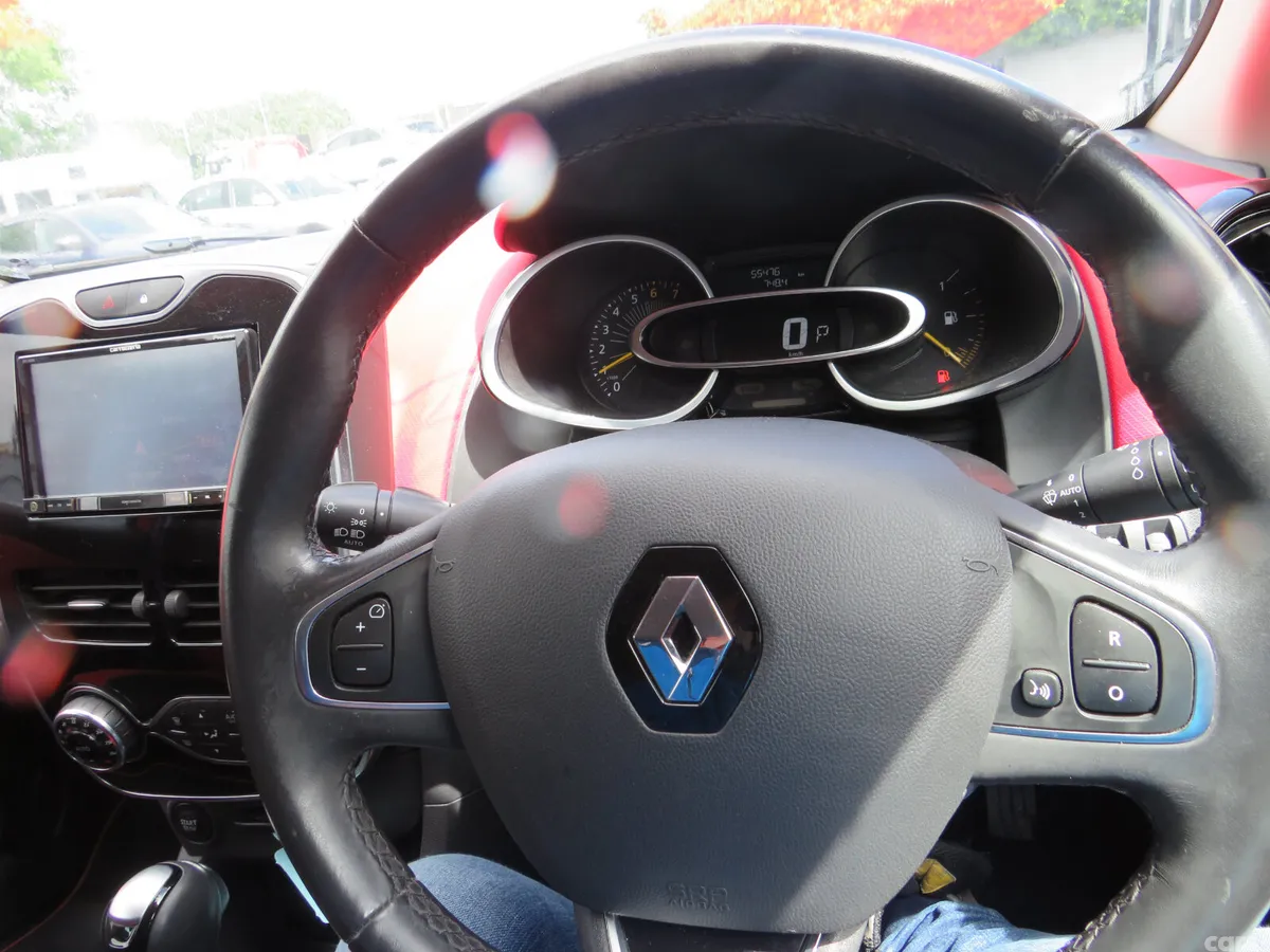 Renault Clio Hatchback, Petrol, 2016, Red