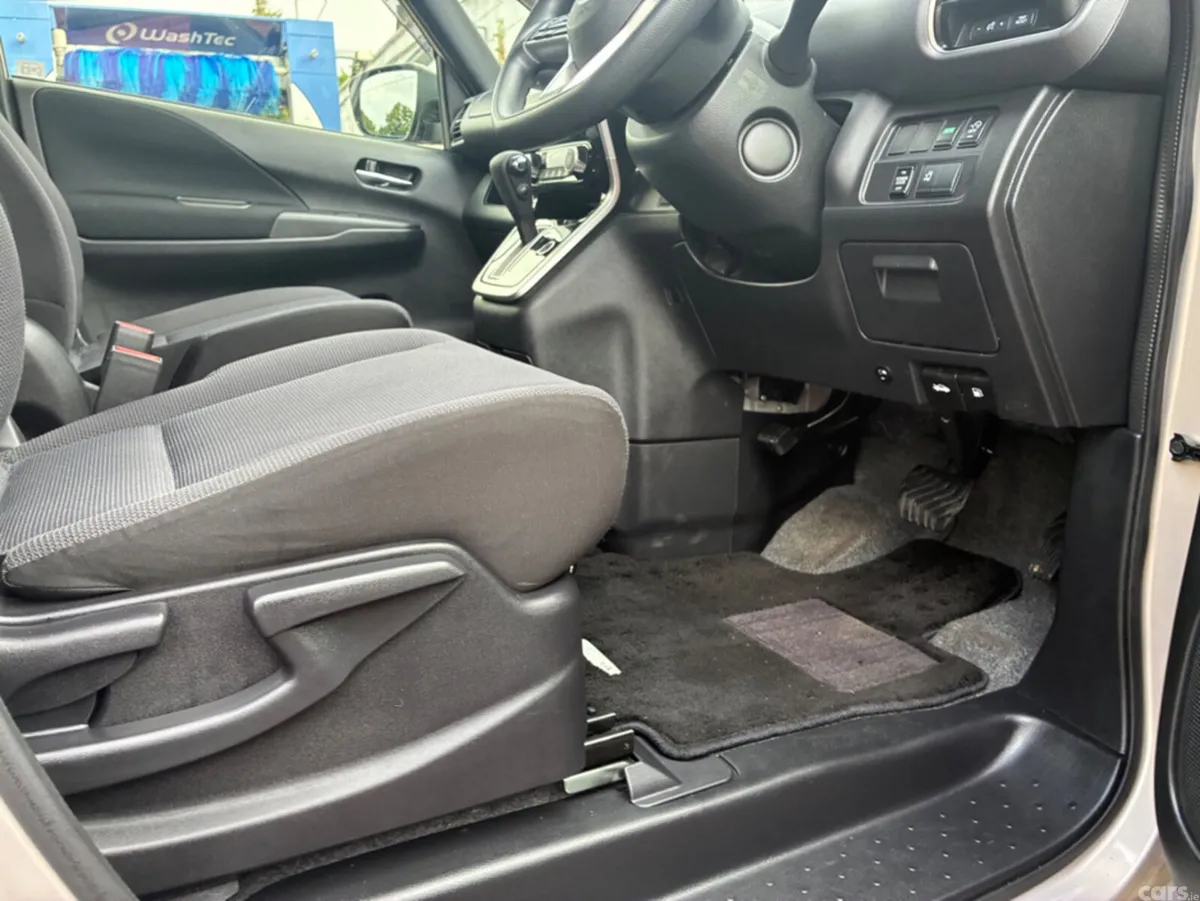Nissan Serena Hatchback, Petrol Hybrid, 2017, Beige