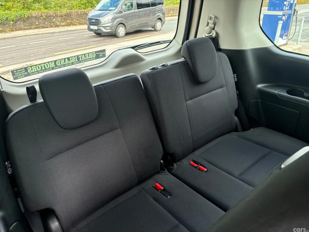 Nissan Serena Hatchback, Petrol Hybrid, 2017, Beige