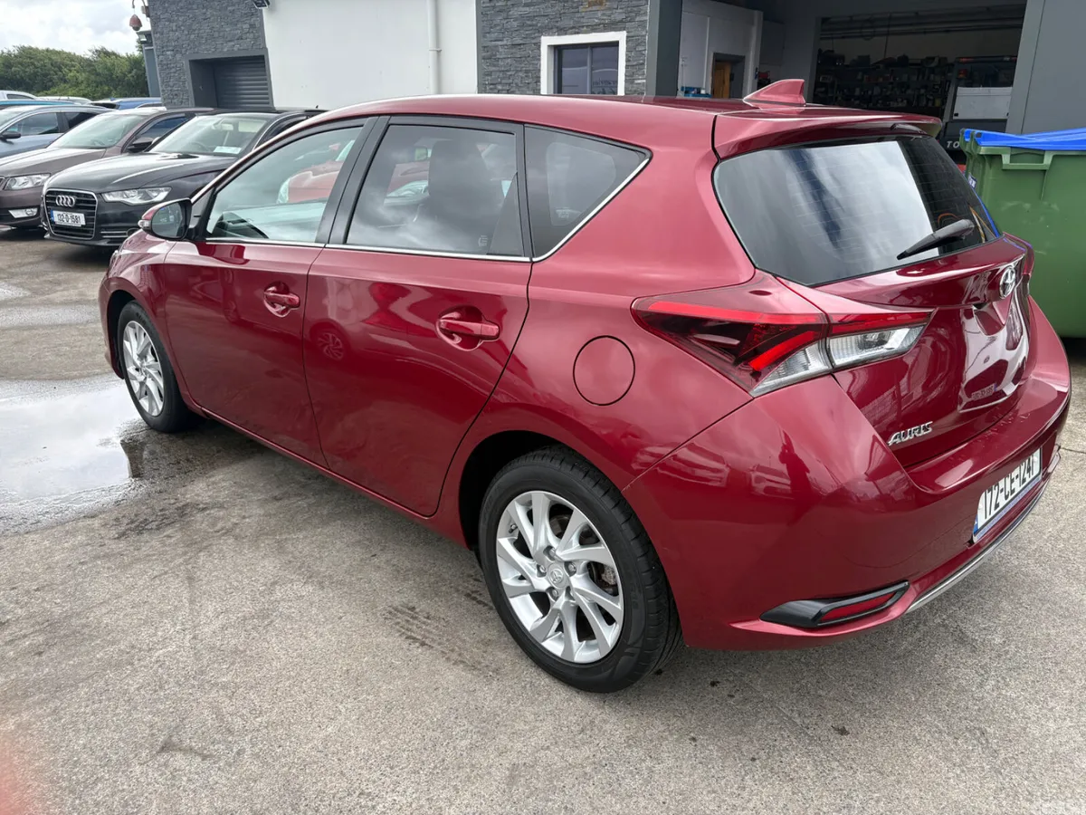 Toyota Auris Hatchback, Diesel, 2017, Red