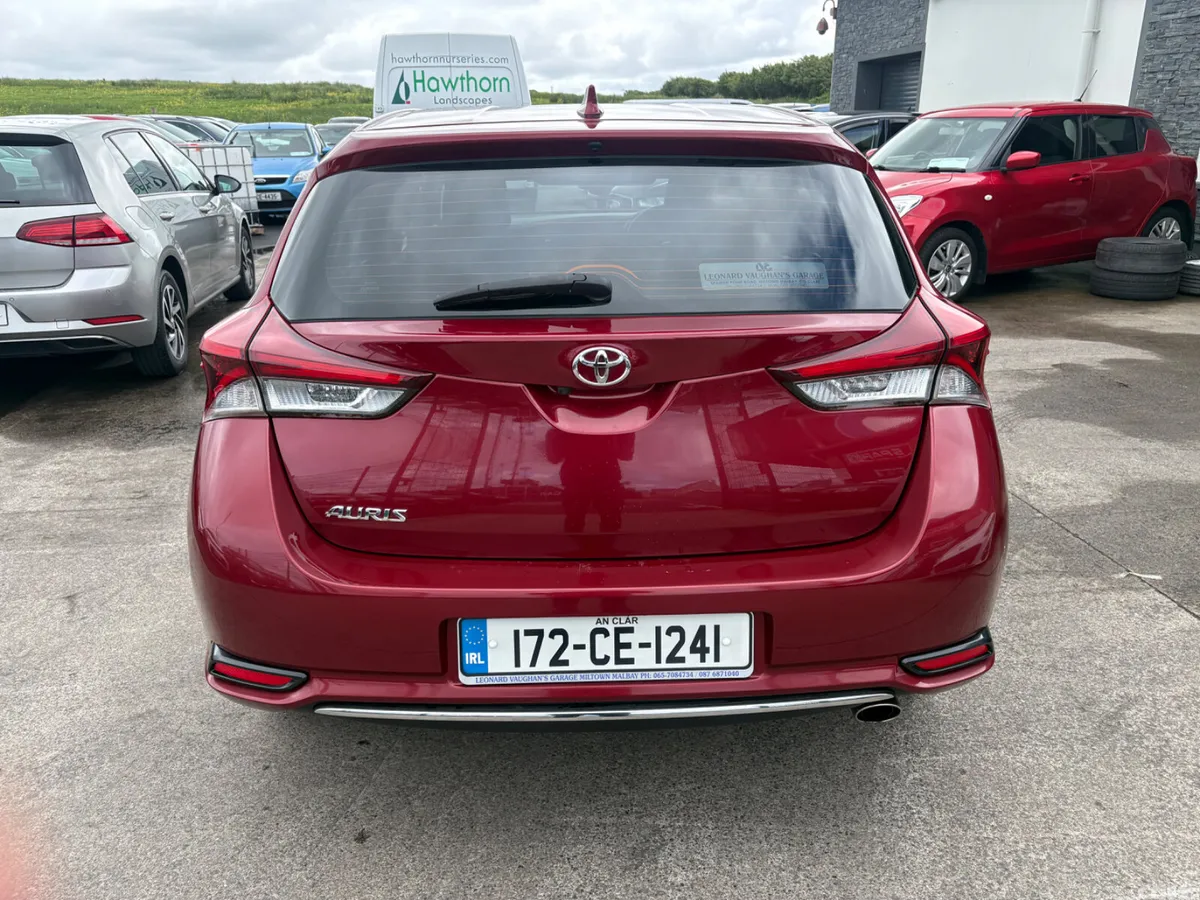 Toyota Auris Hatchback, Diesel, 2017, Red