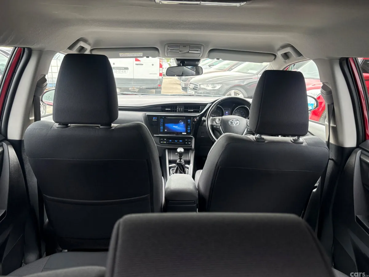 Toyota Auris Hatchback, Diesel, 2017, Red