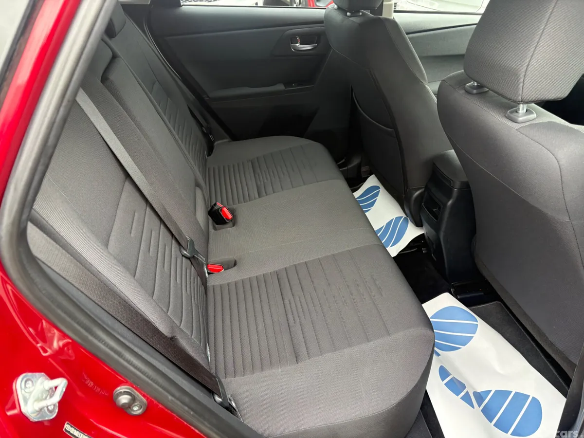 Toyota Auris Hatchback, Diesel, 2017, Red