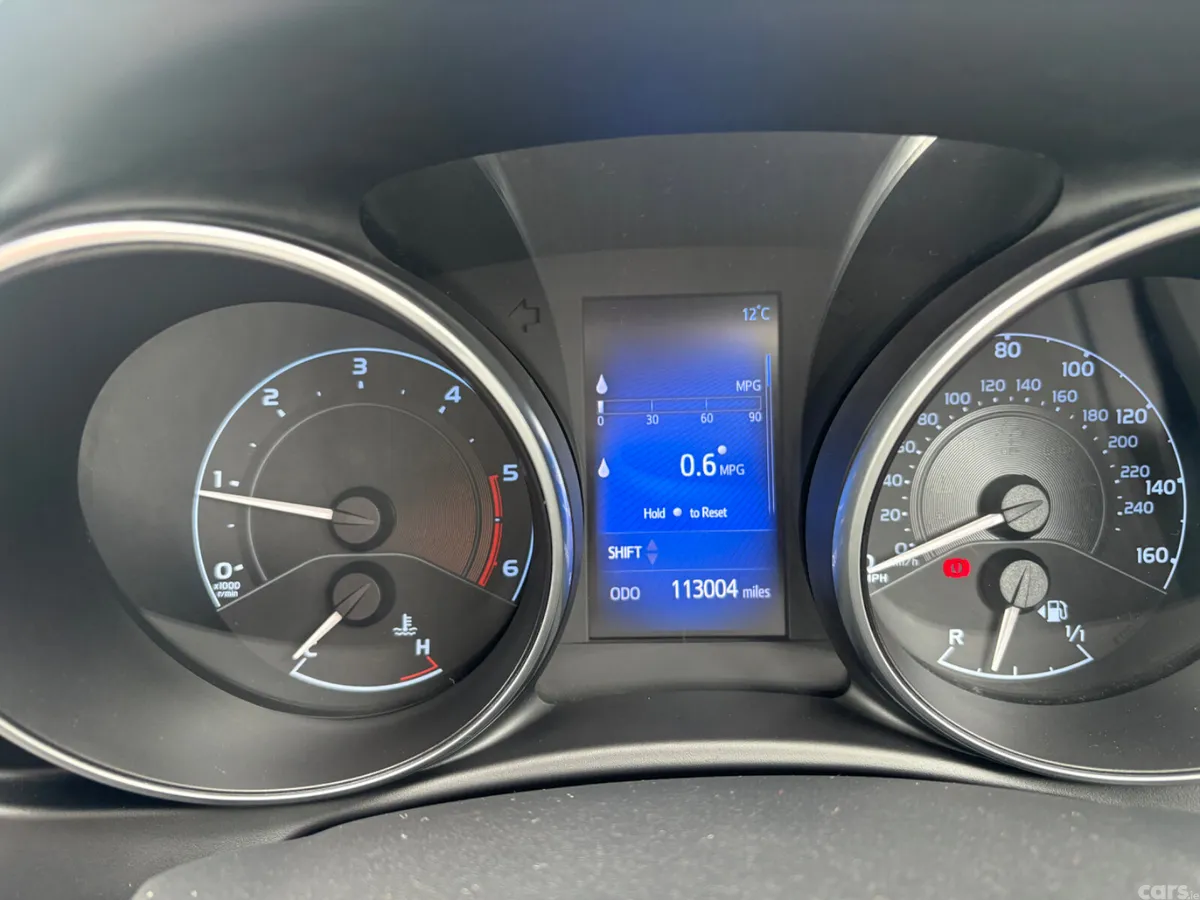 Toyota Auris Hatchback, Diesel, 2017, Red