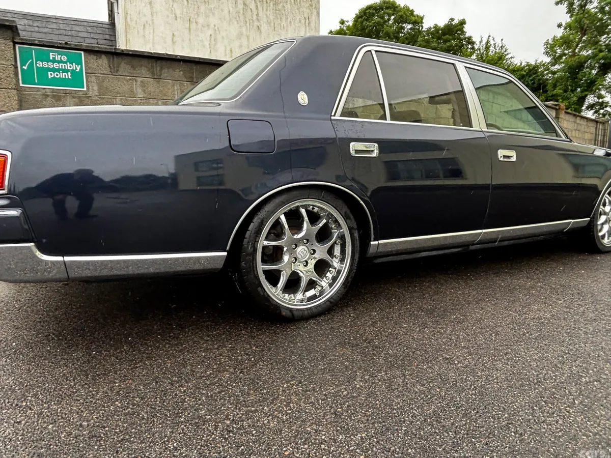 Toyota Century Saloon, Petrol, 1991, Blue