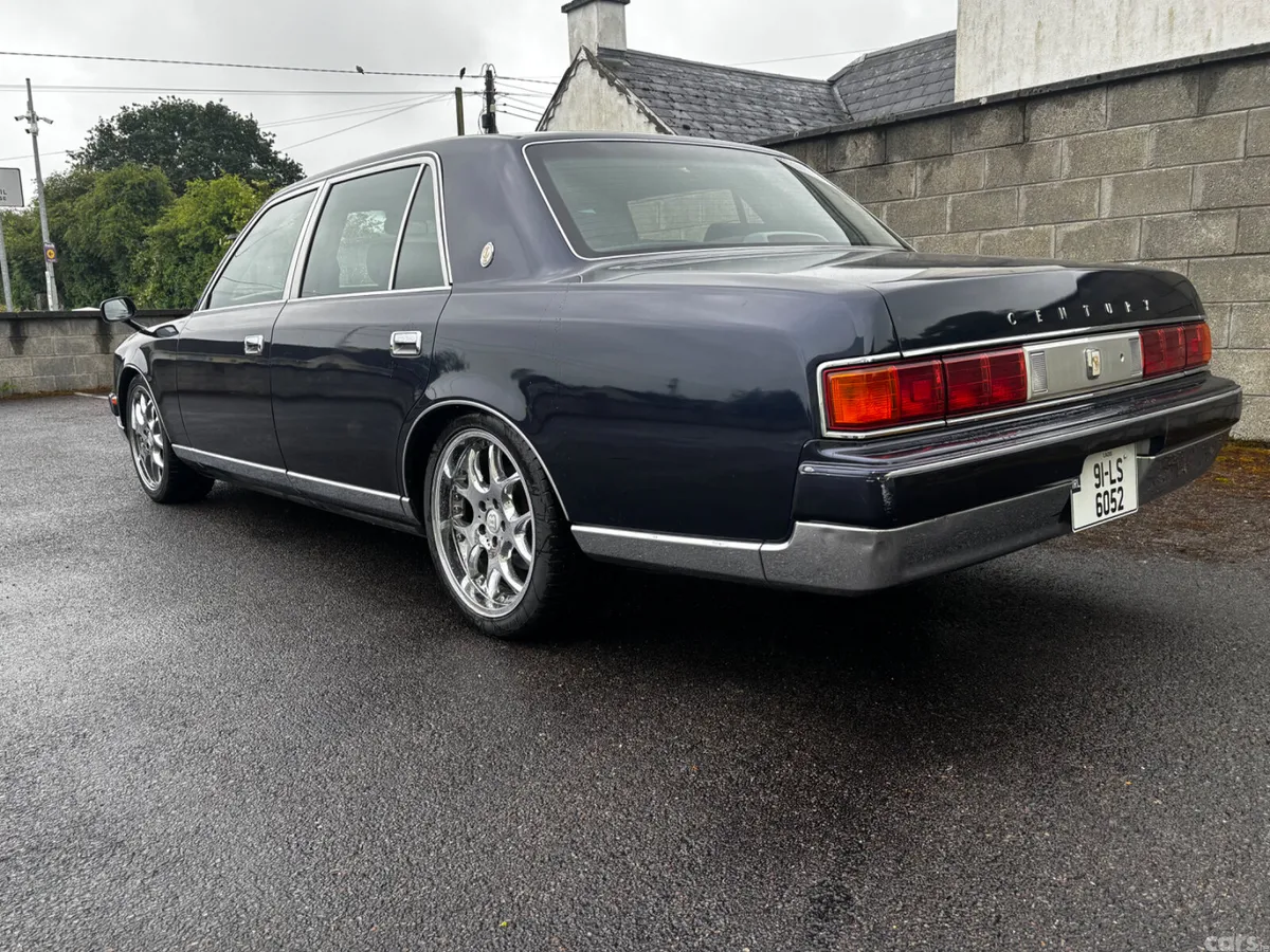 Toyota Century Saloon, Petrol, 1991, Blue