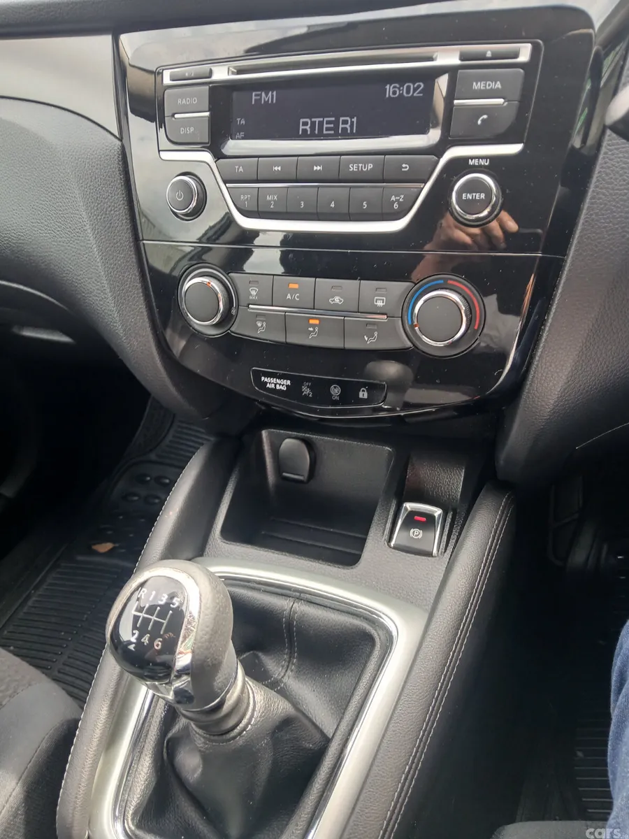 Nissan Qashqai SUV, Diesel, 2015, Grey