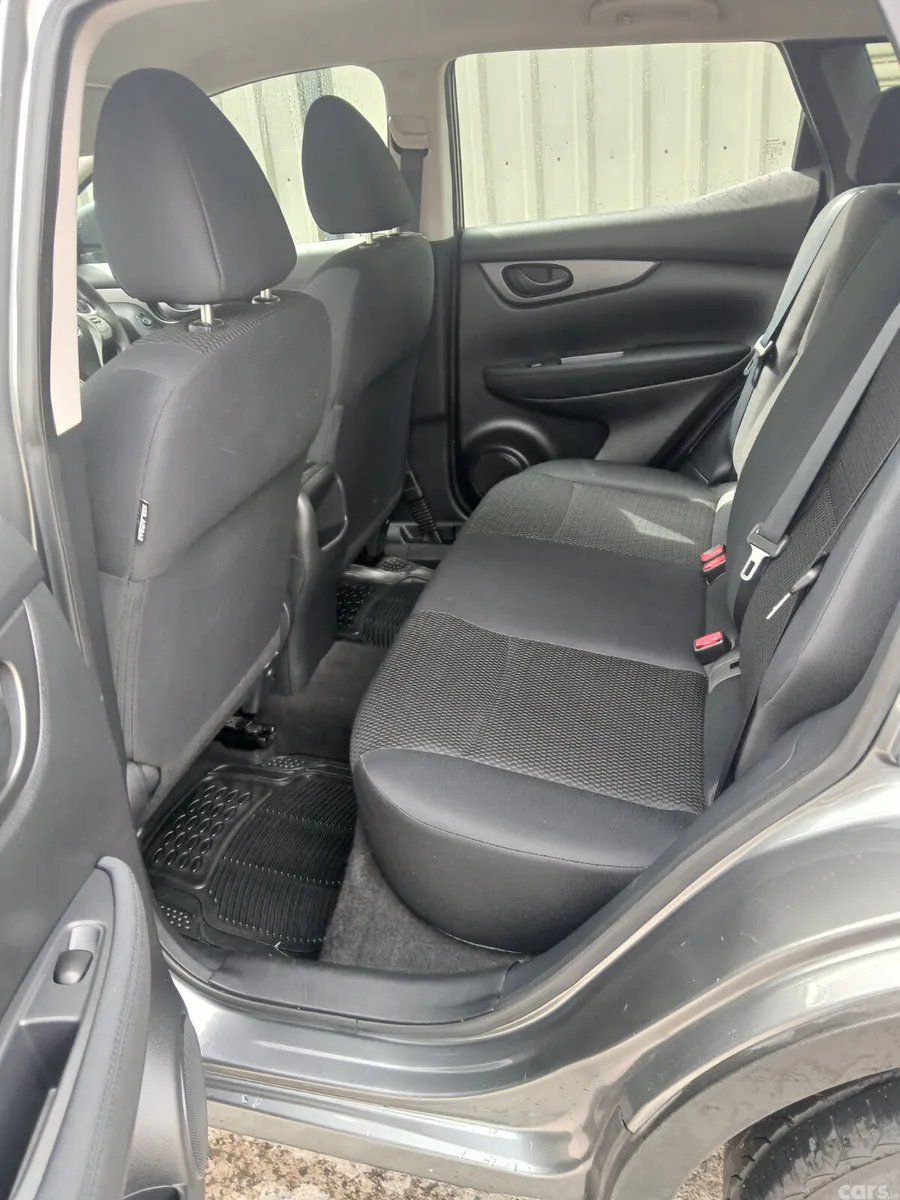 Nissan Qashqai SUV, Diesel, 2015, Grey