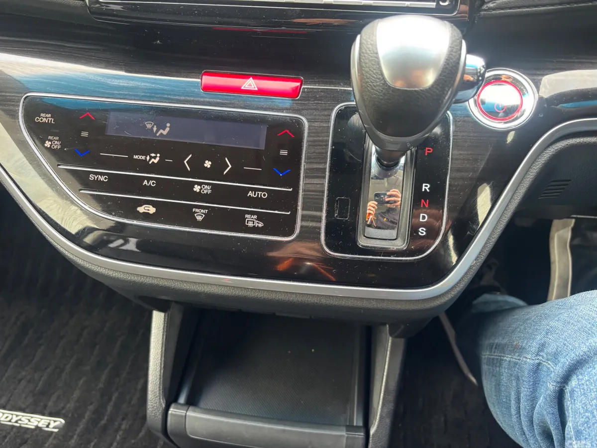 Honda Odyssey MPV, Petrol Hybrid, 2019, White