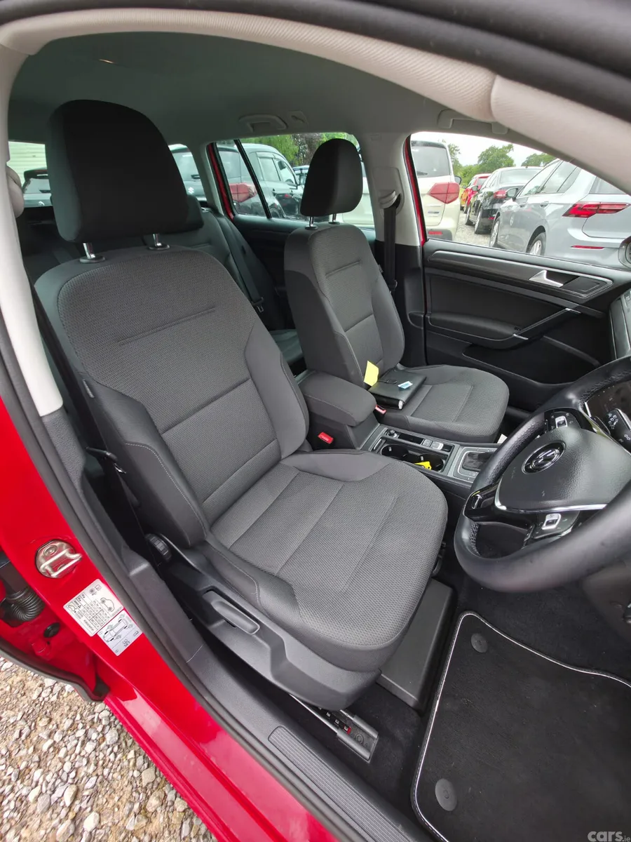Volkswagen Golf Estate, Petrol, 2018, Red