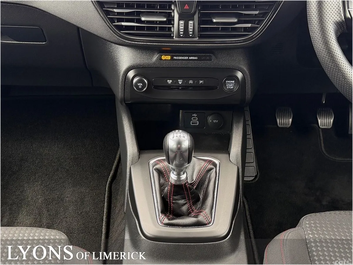 Ford Focus Hatchback, Petrol Hybrid, 2025, Red