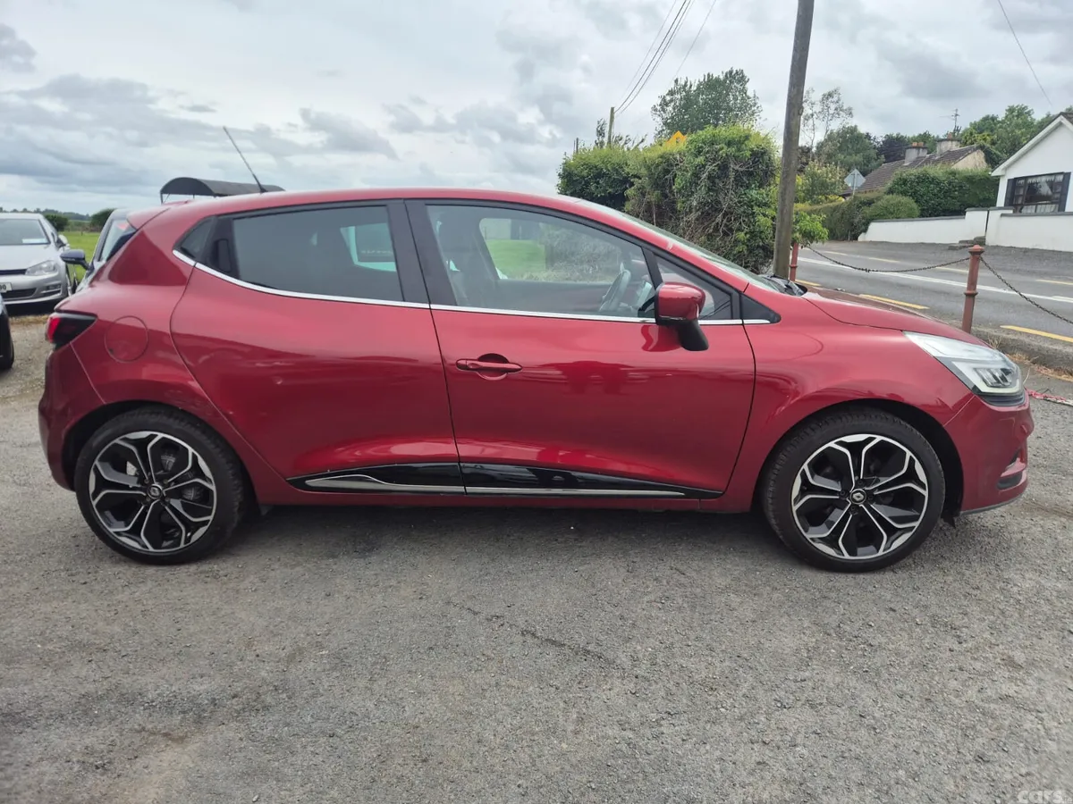 Renault Clio Hatchback, Petrol, 2018, Red