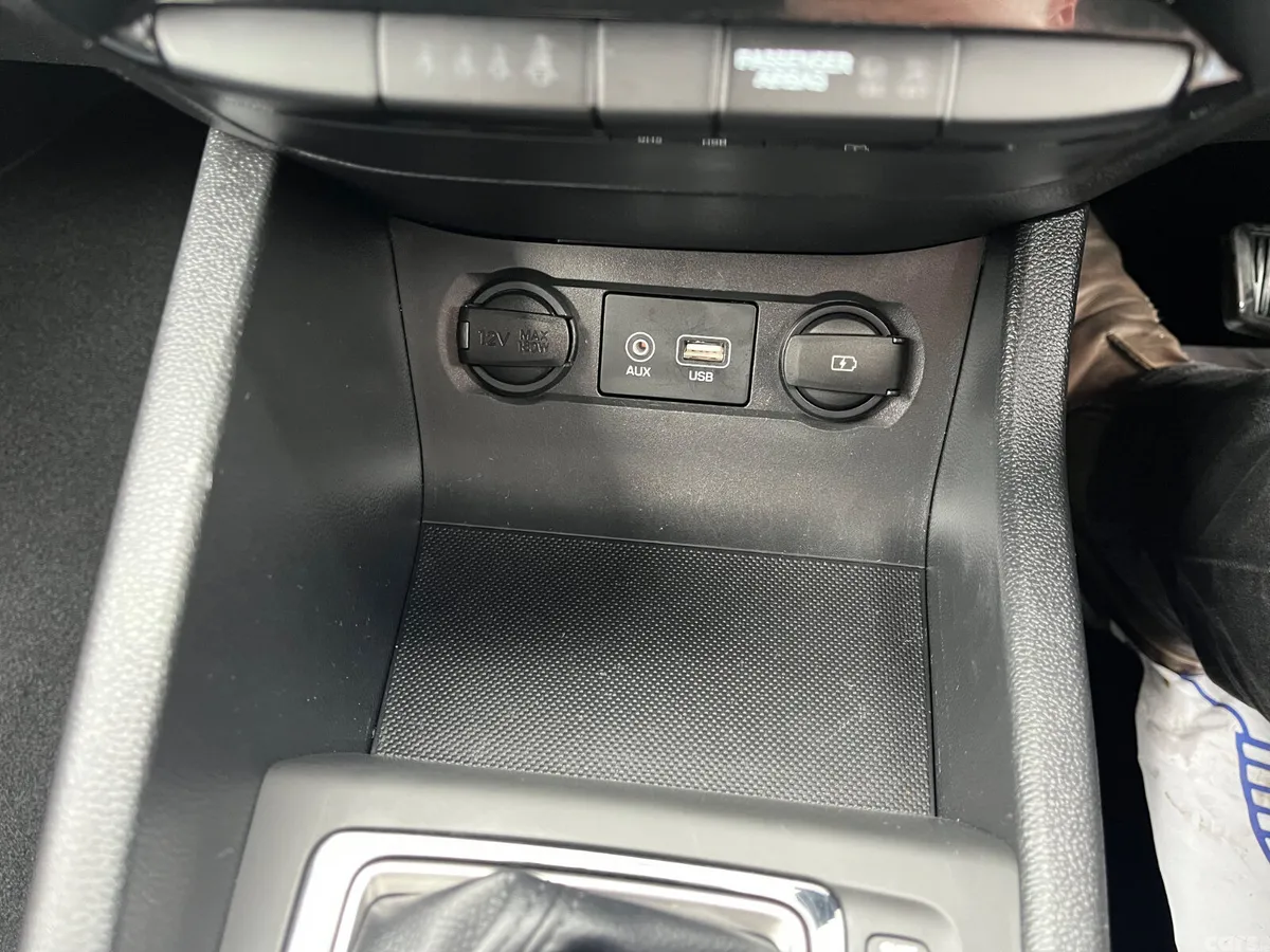 Hyundai i20 Hatchback, Petrol, 2019, Red