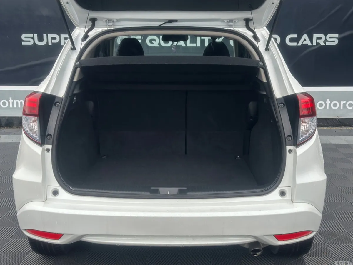 Honda Vezel Hatchback, Petrol Hybrid, 2014, White