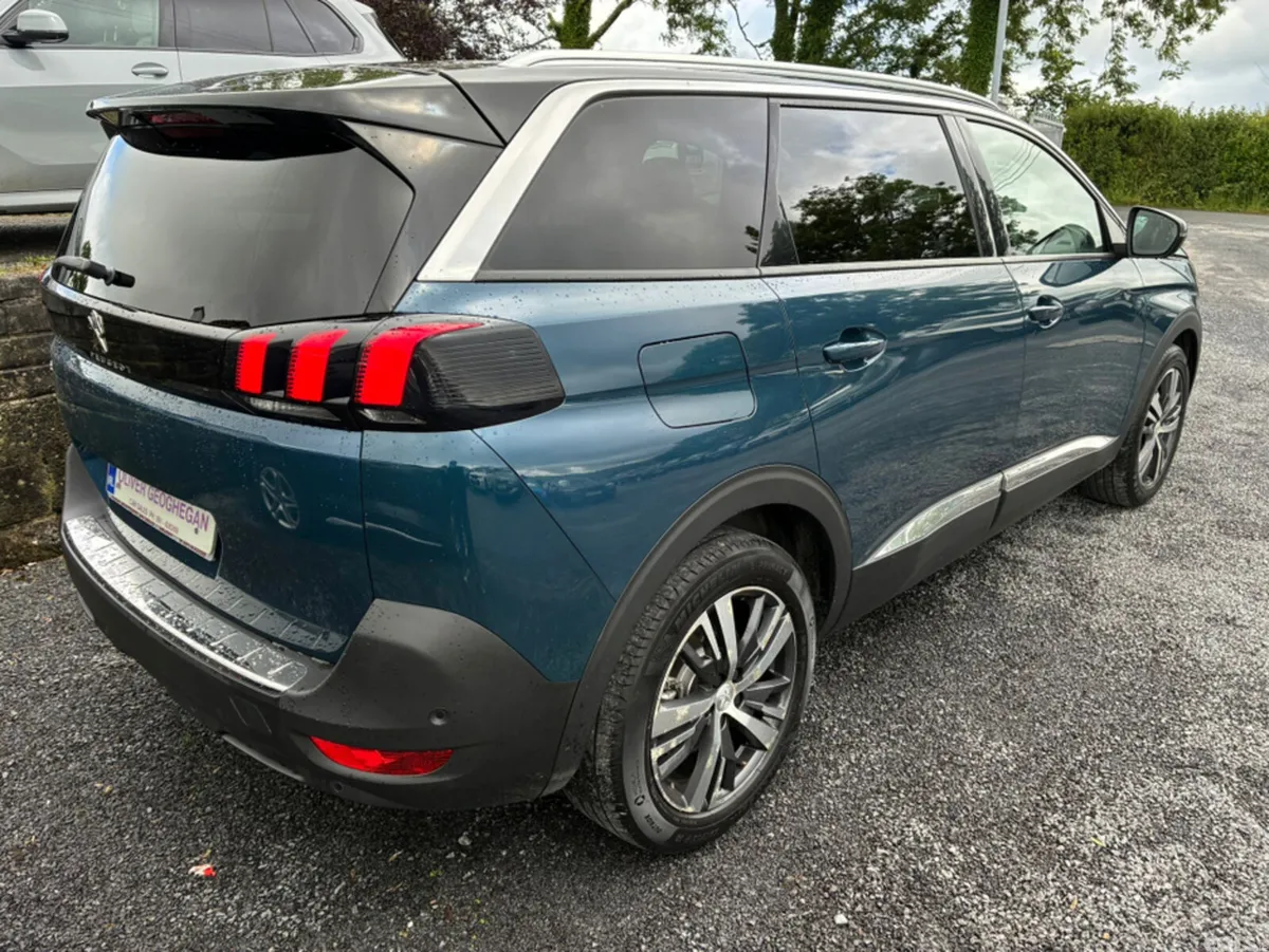 Peugeot 5008 MPV, Diesel, 2023, Blue