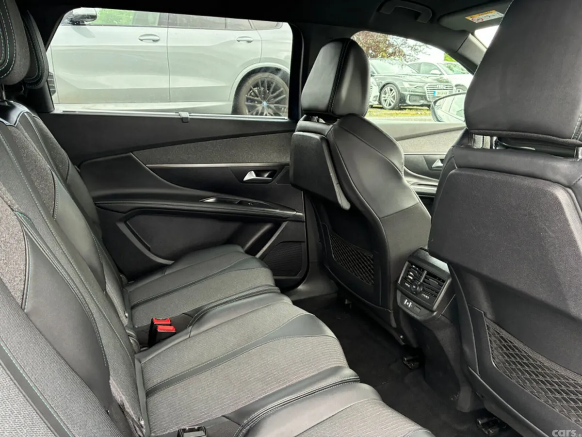 Peugeot 5008 MPV, Diesel, 2023, Blue