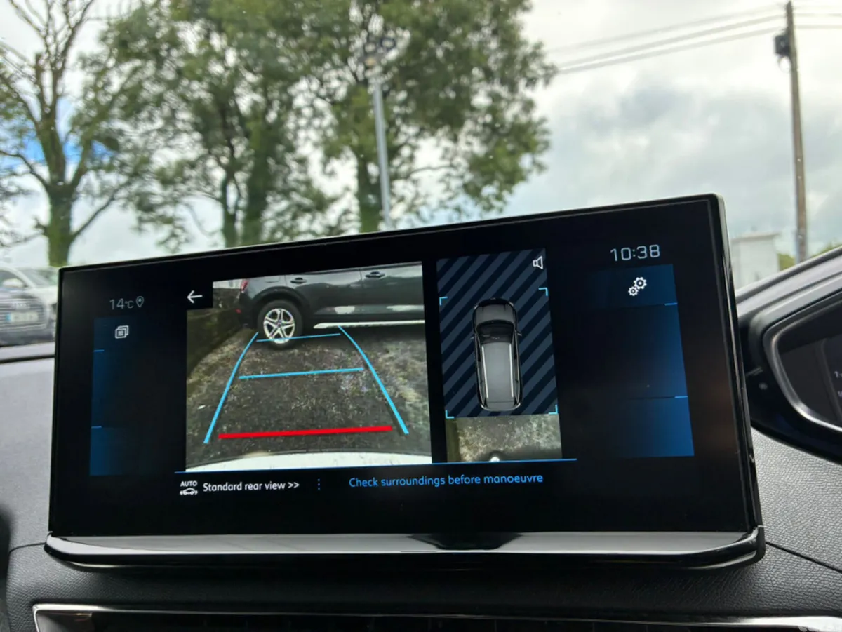 Peugeot 5008 MPV, Diesel, 2023, Blue