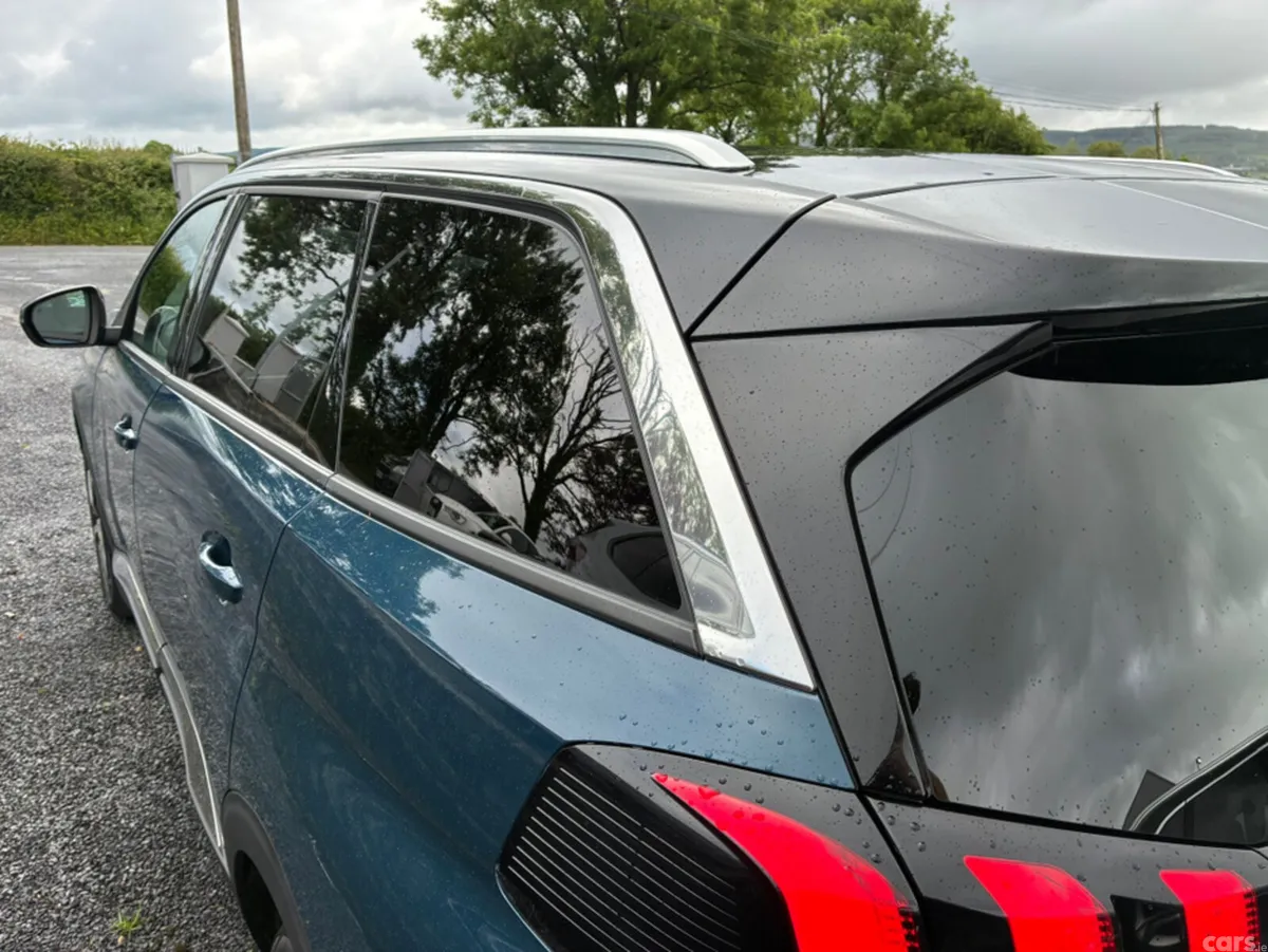 Peugeot 5008 MPV, Diesel, 2023, Blue