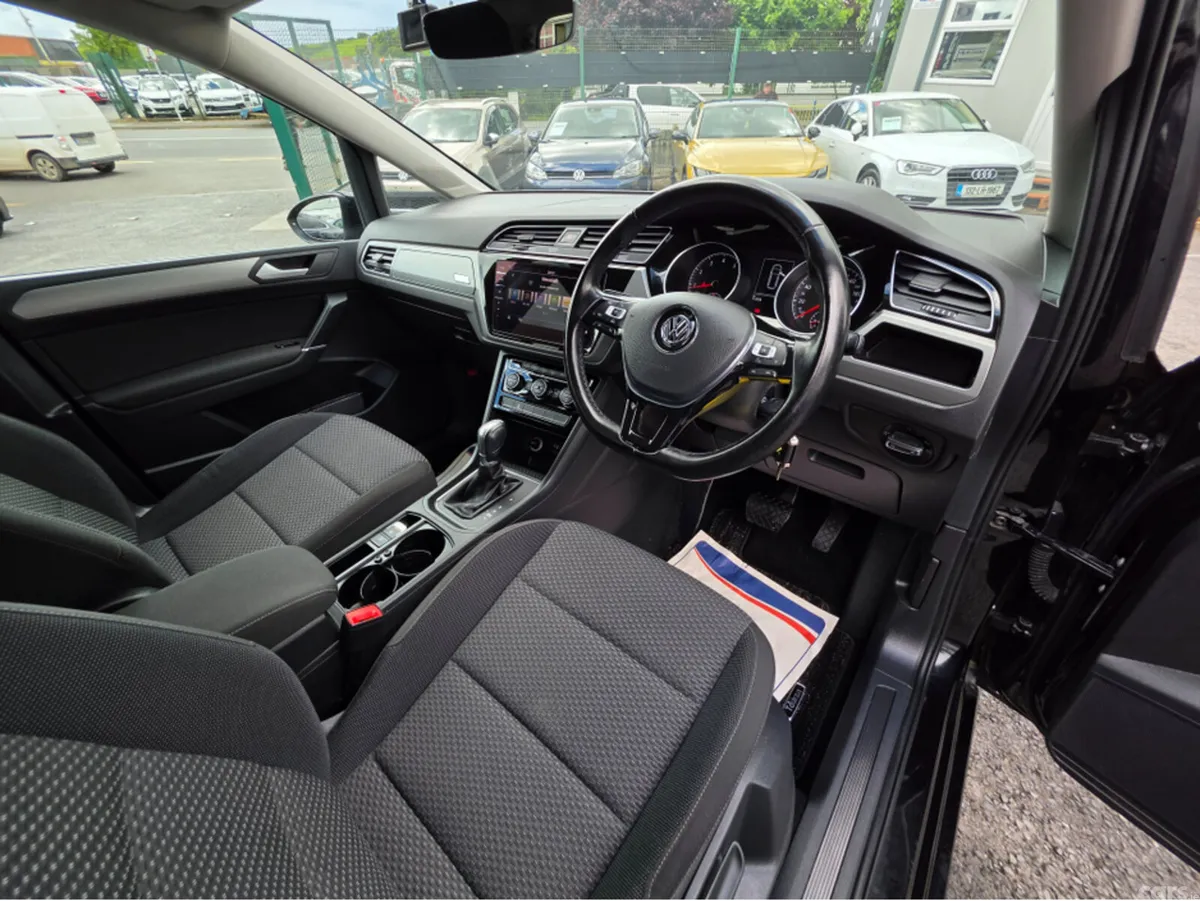 Volkswagen Touran MPV, Petrol, 2017, Black