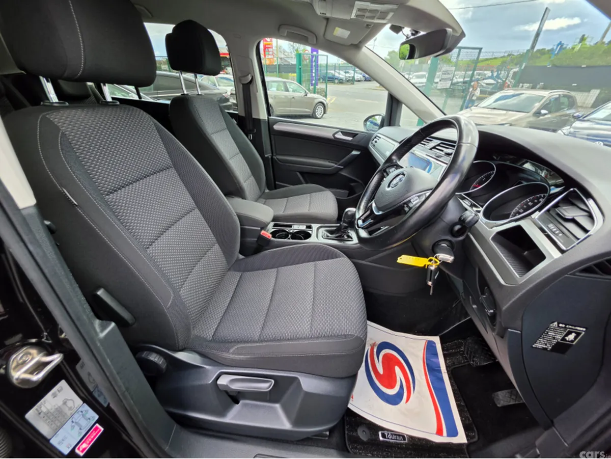 Volkswagen Touran MPV, Petrol, 2017, Black