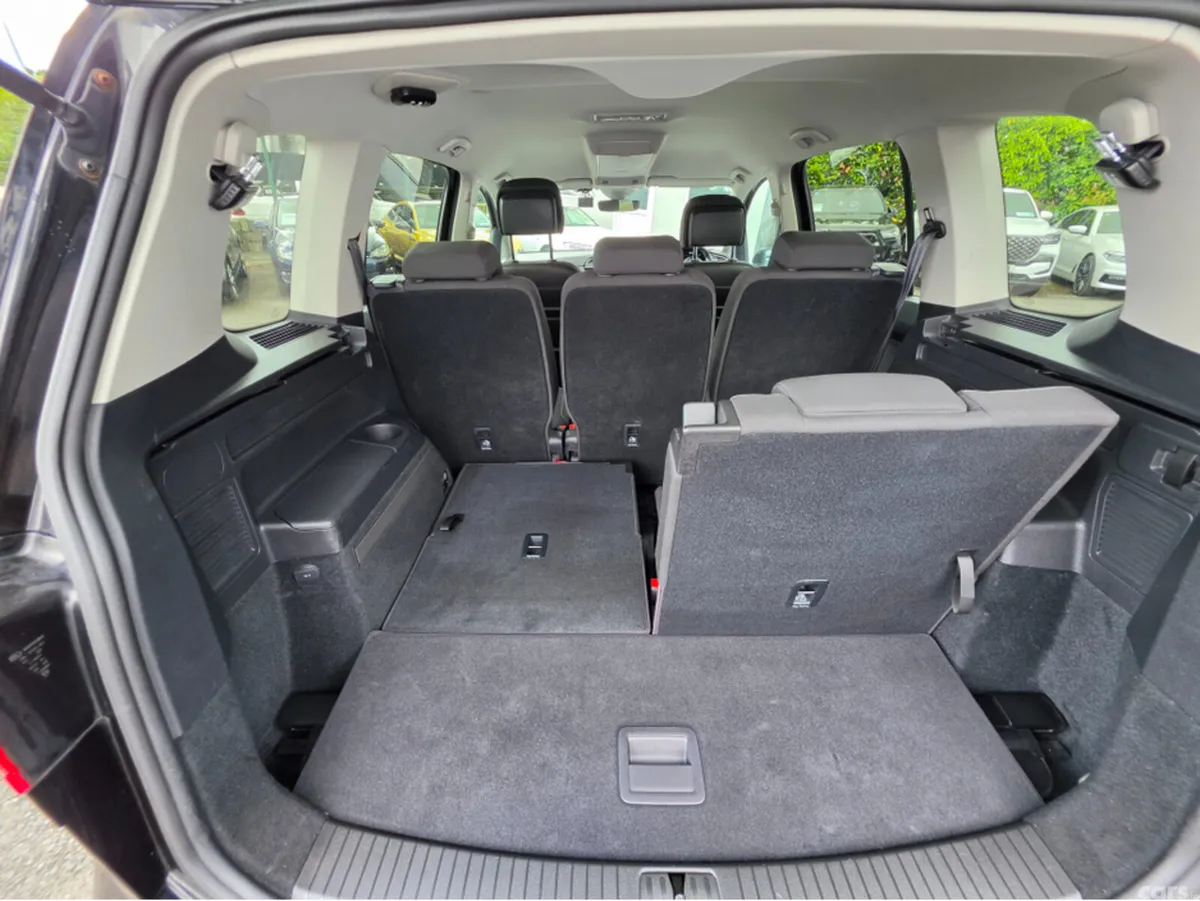 Volkswagen Touran MPV, Petrol, 2017, Black