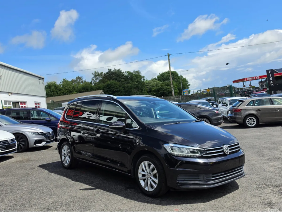 Volkswagen Touran MPV, Petrol, 2017, Black