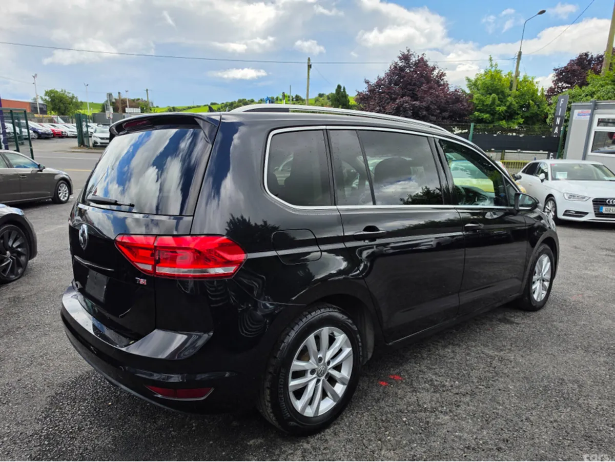 Volkswagen Touran MPV, Petrol, 2017, Black