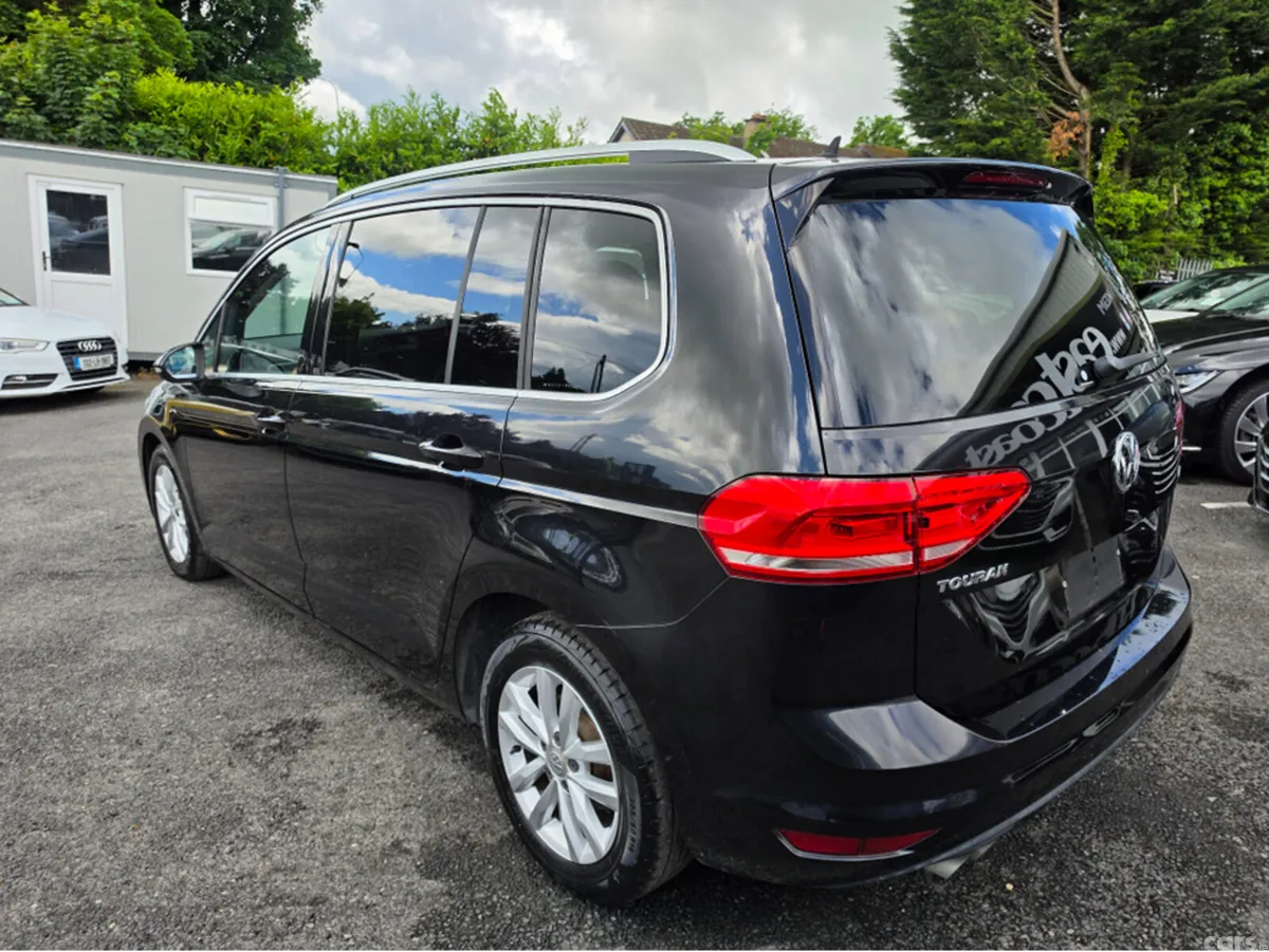 Volkswagen Touran MPV, Petrol, 2017, Black