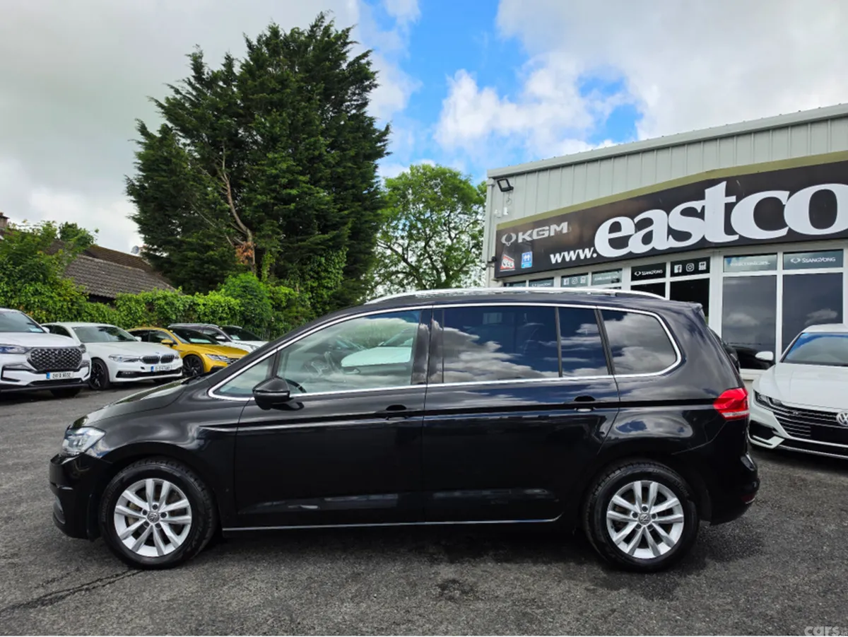 Volkswagen Touran MPV, Petrol, 2017, Black