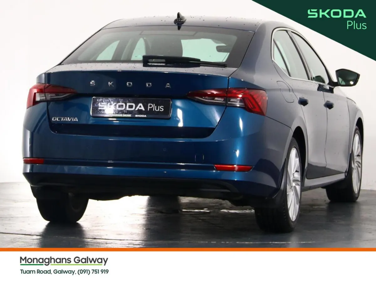 Skoda Octavia Hatchback, Diesel, 2023, Blue