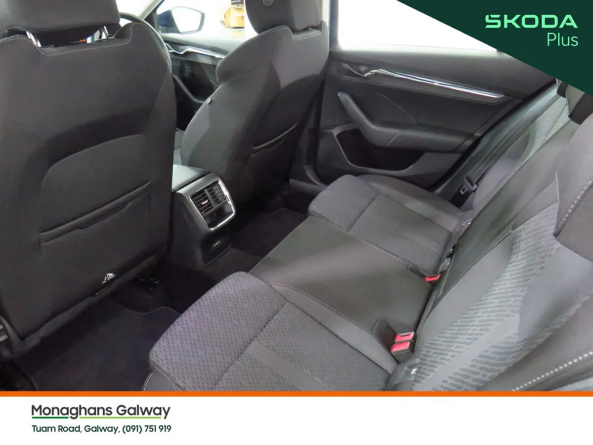 Skoda Octavia Hatchback, Diesel, 2023, Blue