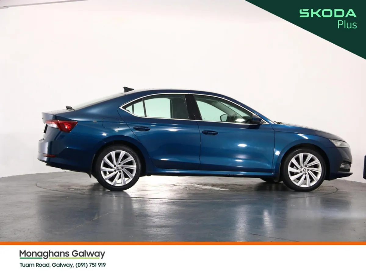 Skoda Octavia Hatchback, Diesel, 2023, Blue