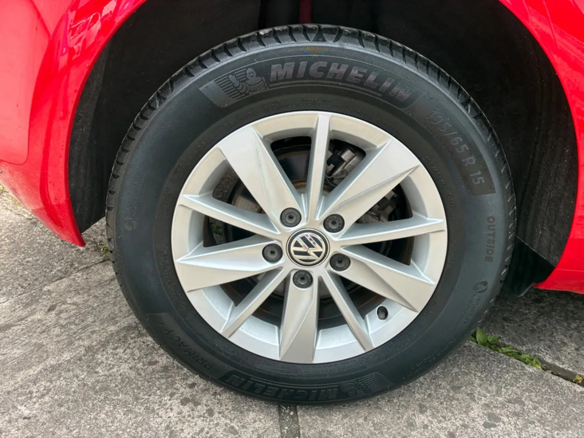 Volkswagen Golf Hatchback, Petrol, 2016, Red