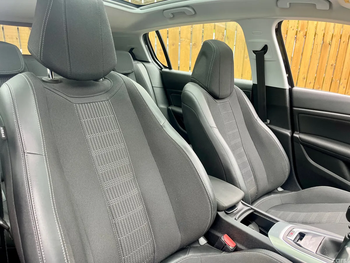 Peugeot 308 Hatchback, Petrol, 2019, Black