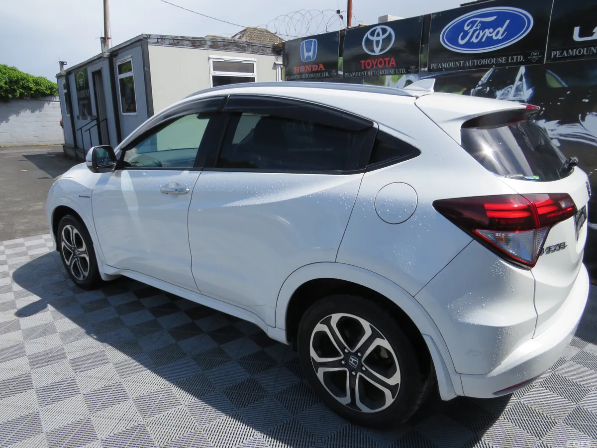 Honda Vezel SUV, Petrol Hybrid, 2015, White