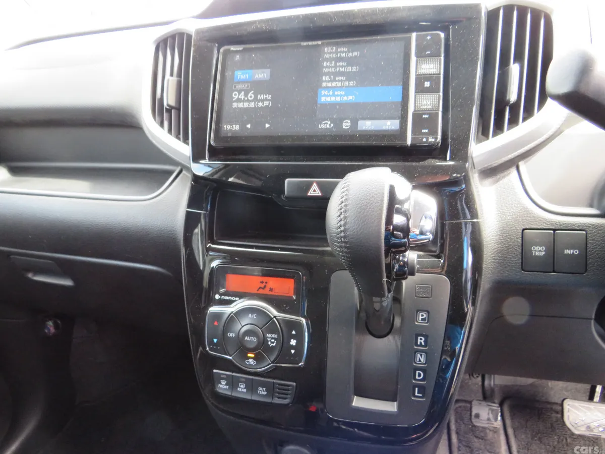 Mitsubishi Delica MPV, Petrol Hybrid, 2017, White