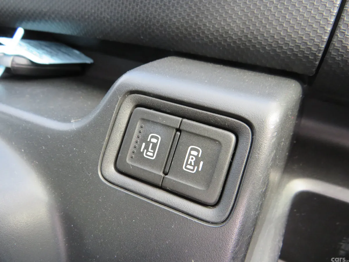 Mitsubishi Delica MPV, Petrol Hybrid, 2017, White