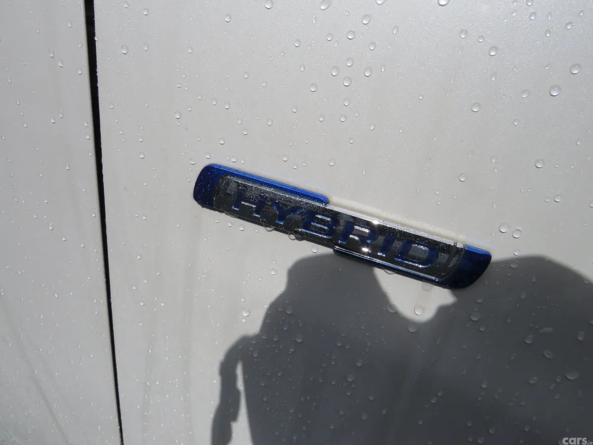 Mitsubishi Delica MPV, Petrol Hybrid, 2017, White