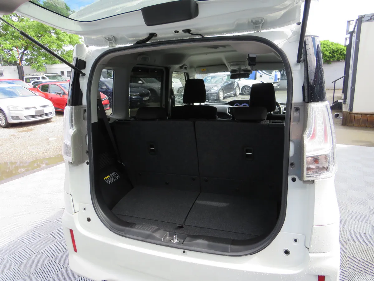 Mitsubishi Delica MPV, Petrol Hybrid, 2017, White