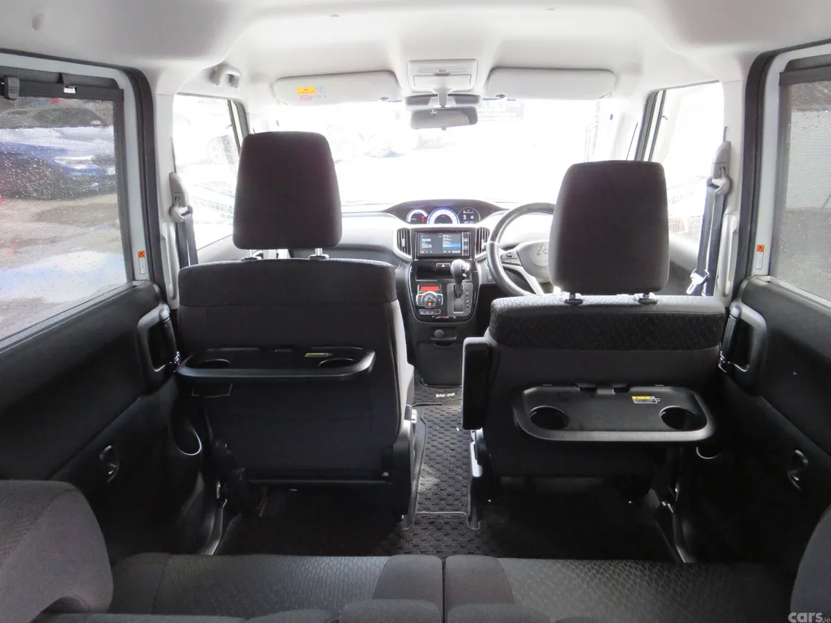 Mitsubishi Delica MPV, Petrol Hybrid, 2017, White