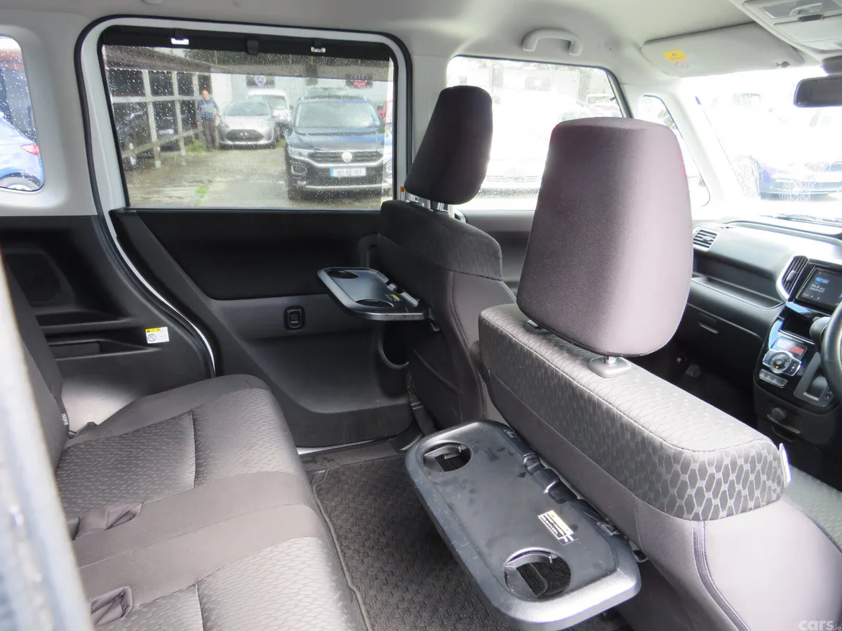 Mitsubishi Delica MPV, Petrol Hybrid, 2017, White