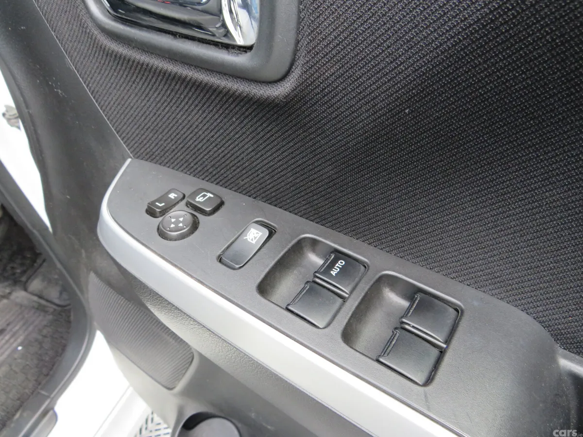Mitsubishi Delica MPV, Petrol Hybrid, 2017, White