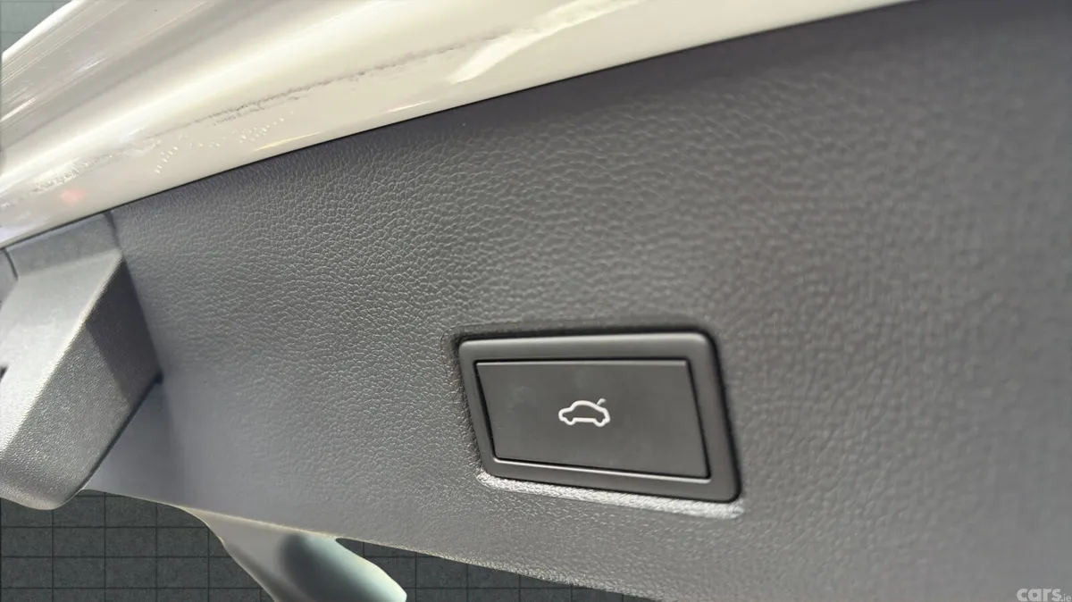 Volkswagen T-Roc Hatchback, Diesel, 2021, White