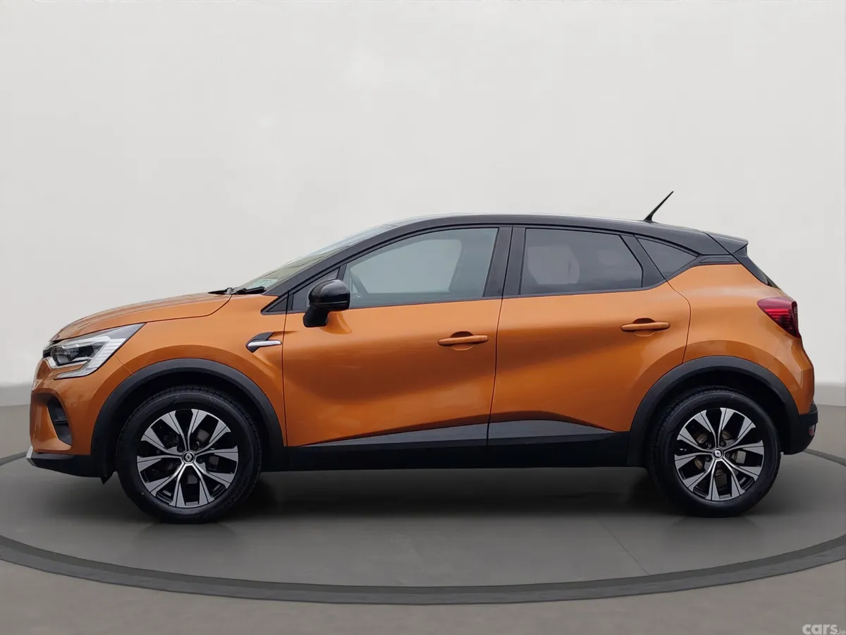 Renault Captur Hatchback, Petrol, 2022, Orange