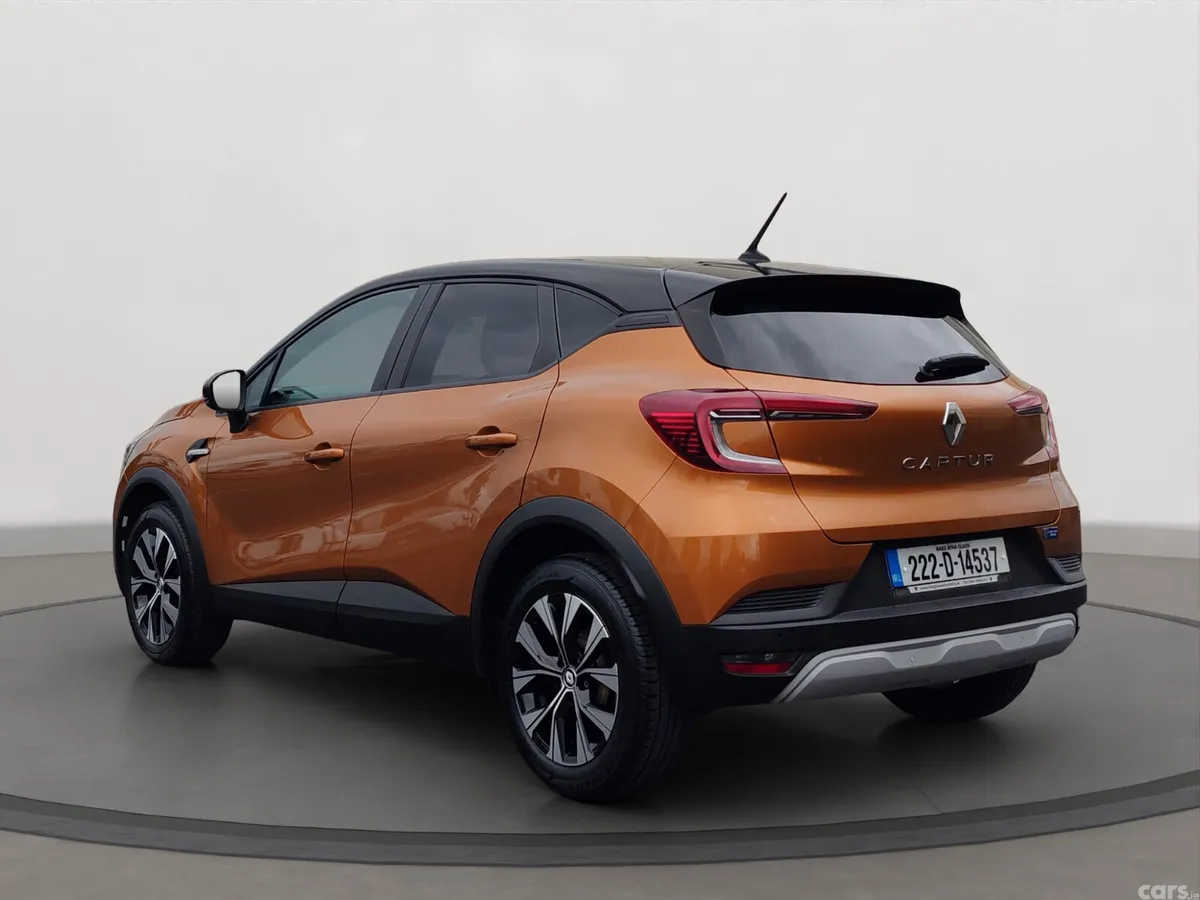 Renault Captur Hatchback, Petrol, 2022, Orange