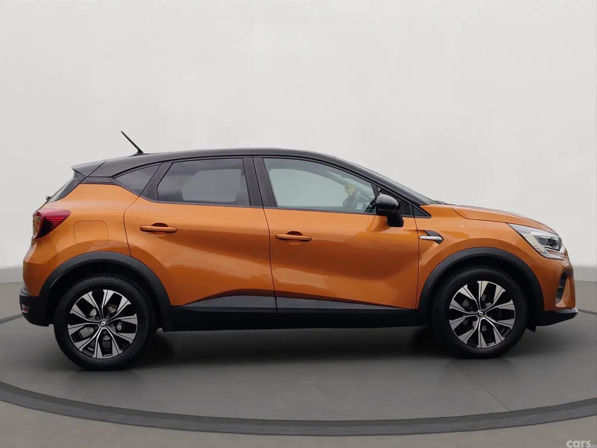 Renault Captur Hatchback, Petrol, 2022, Orange