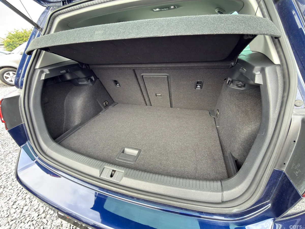Volkswagen Golf Hatchback, Petrol, 2018, Blue