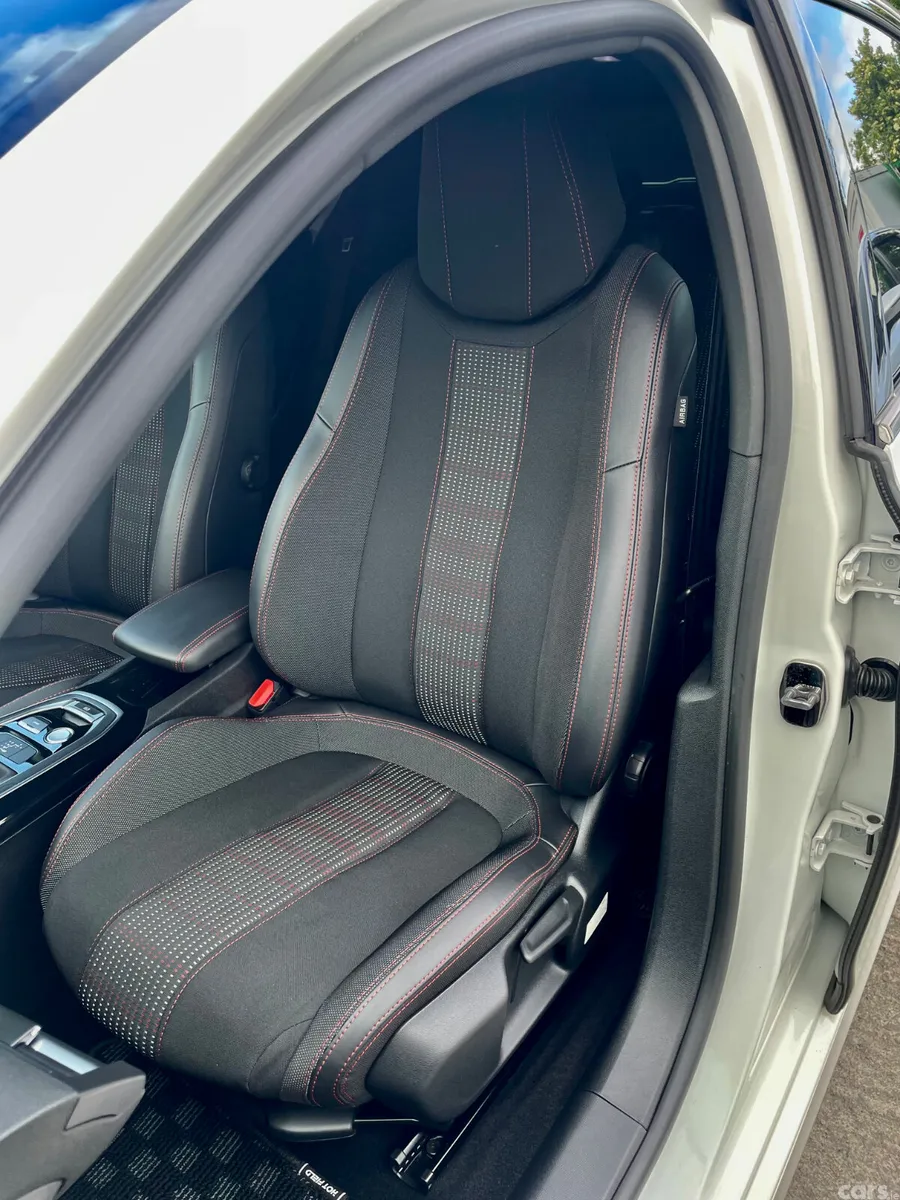 Peugeot 308 Hatchback, Petrol, 2018, White