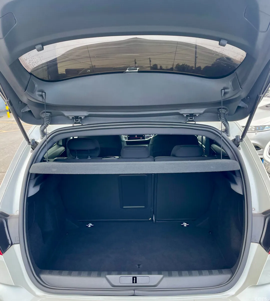 Peugeot 308 Hatchback, Petrol, 2018, White