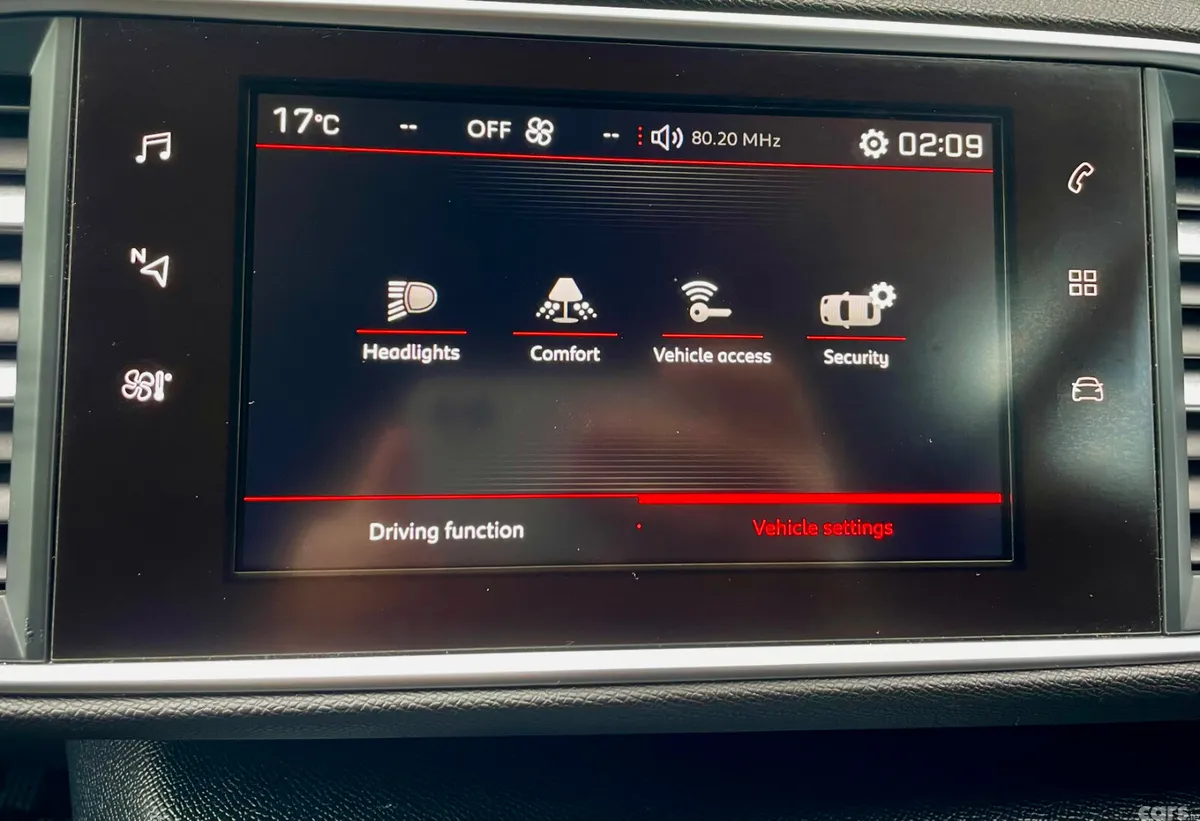 Peugeot 308 Hatchback, Petrol, 2018, White